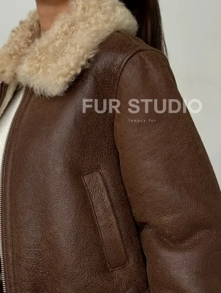 Короткая дубленка - женская - фото 1