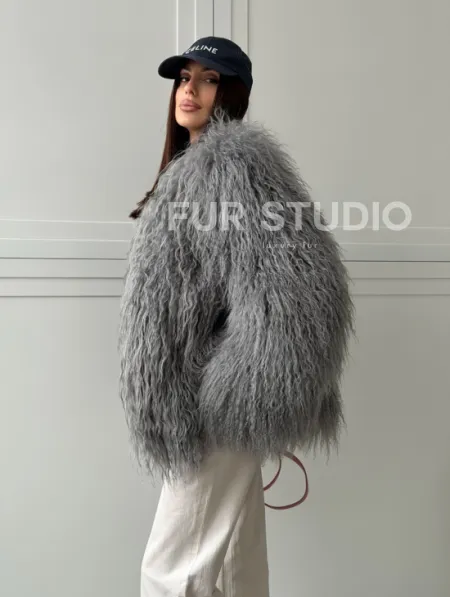 Серая шуба из натурального меха ламы - фото 10