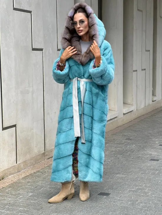 Удлиненная норковая шуба с капюшоном из меха куницы - цвет Тиффани - фото 6