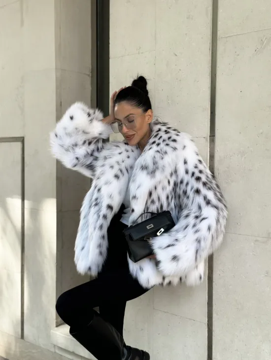 Шуба из меха лисы под рысь - цвет белый, PREMIUM COLLECTION - фото 9