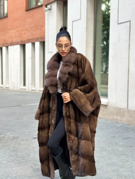 Шуба из меха норки с воротником из куницы - цвет соболь - фото 8