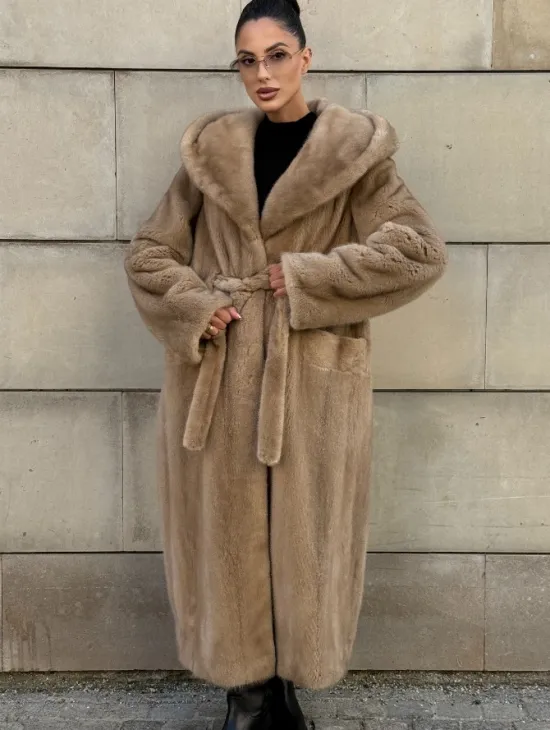 Шуба из скандинавской норки с капюшоном, цельный мех - фото 0