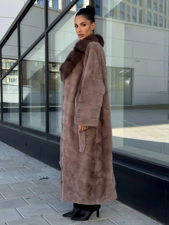 Длинная шуба из норки с воротником из меха куницы - цвет пыльная роза - фото 5
