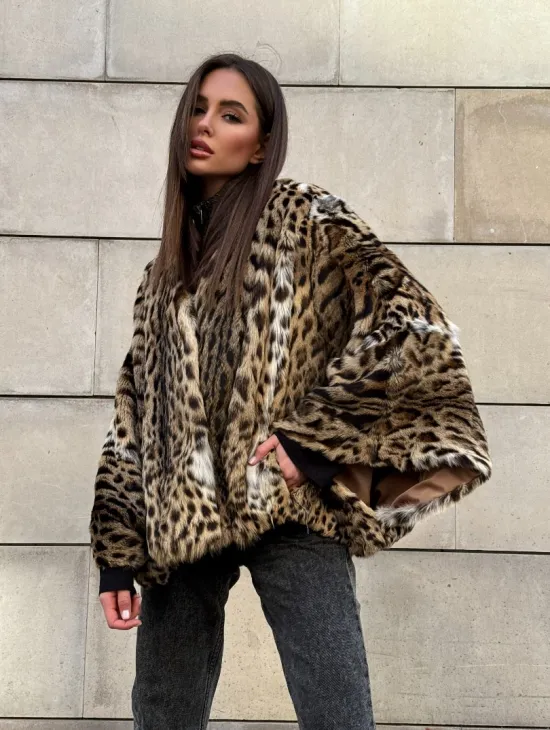 Женское манто из меха оцелота с потайным поясом - модель «Летучая мышь» - фото 5