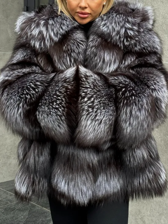 Шуба натуральная из чернобурки с капюшоном - фото 1