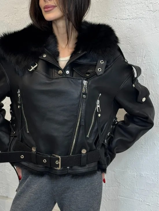 Короткая женская куртка - дубленка из натуральной кожи и мехом тосканы внутри, капюшон - фото 4