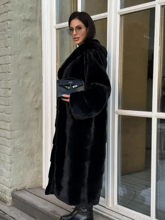 Шуба кимоно с капюшоном черного цвета из скандинавской норки Saga Furs - фото 5