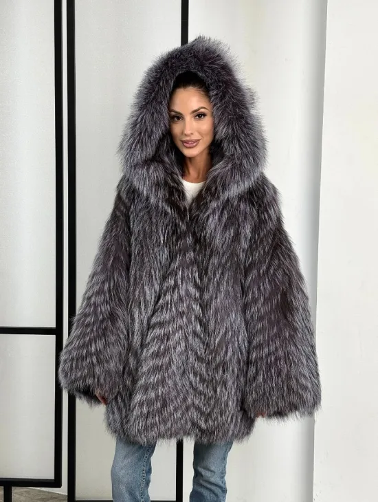 Шуба из меха чернобурки с капюшоном в росшив - летучая мышь - фото 9