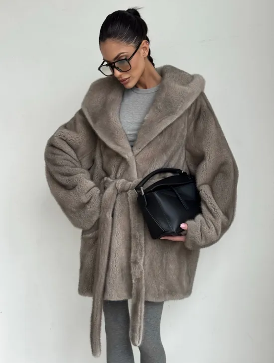 Полушубок женский из натурального меха норки с капюшоном под пояс - фото 5