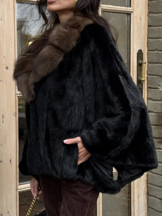 Шуба - пончо из аукционной норки Black с воротником из куницы - фото 1