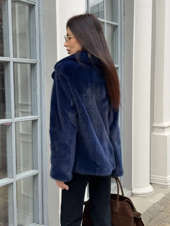 Синий норковый полушубок с английским воротником - фото 6