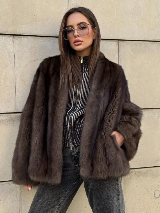 Стильный жакет - полушубок из куницы с V-образным воротником - фото 0