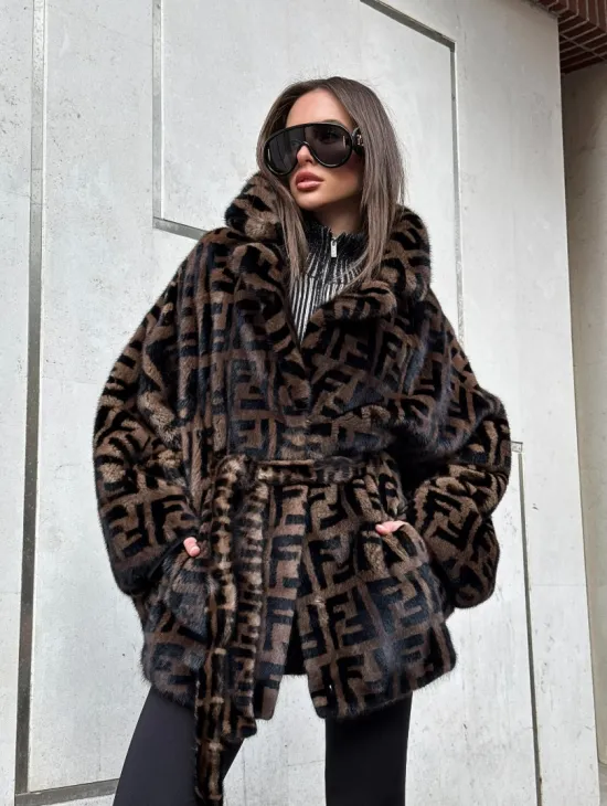 Шуба из плюшевой норки VELVET летучая мышь с черным принтом - фото 10