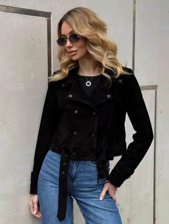 Черная короткая курточка из натуральной замши - фото 11