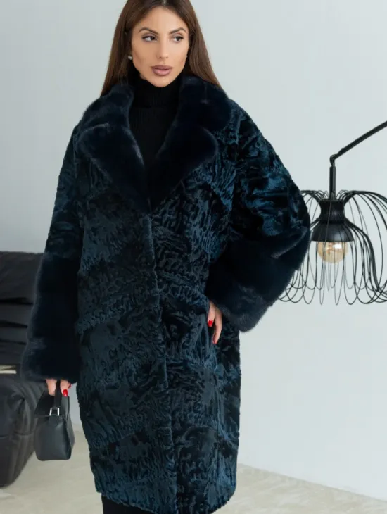Шуба из каракульчи с английским воротником норки - цвет темно-синий - фото 0