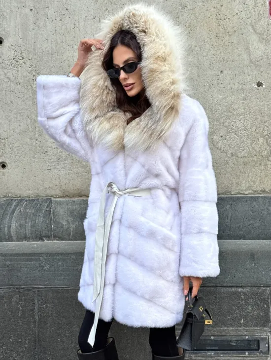 Белая норковая шуба средней длины с капюшоном из рыси - фото 6