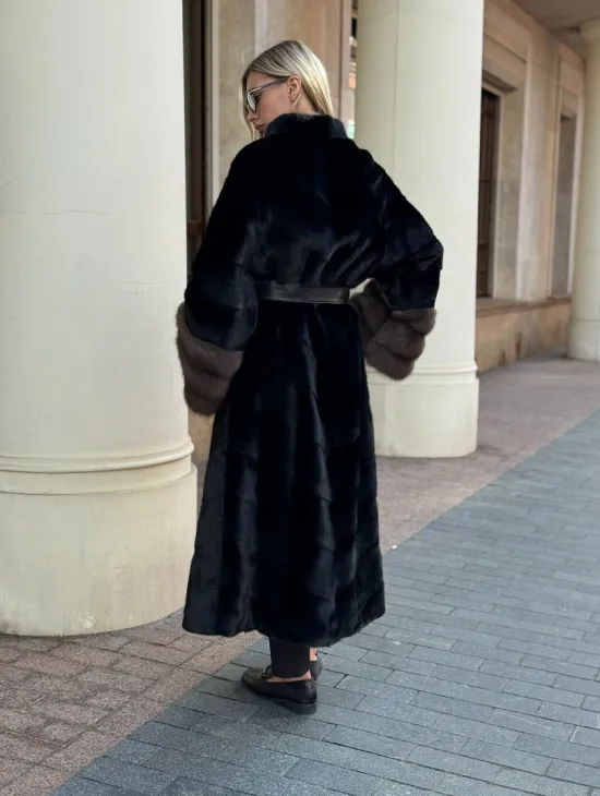 Черная норковая шуба с отделкой на рукавах из меха куницы - фото 5