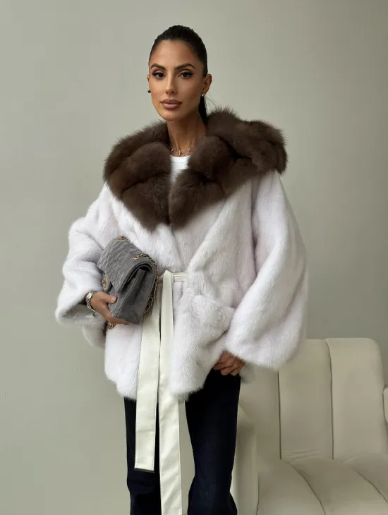 Белый норковый полушубок с куницей -  летучая мышь - фото 9