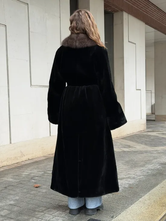 Длинная шуба из стриженой норки с воротником куница - фото 11