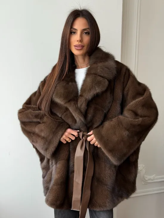 Коричневый полушубок с воротником куницы - летучая мышь - фото 9