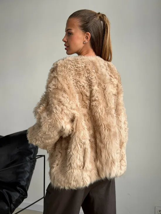 Короткая куртка из овчины - фото 5