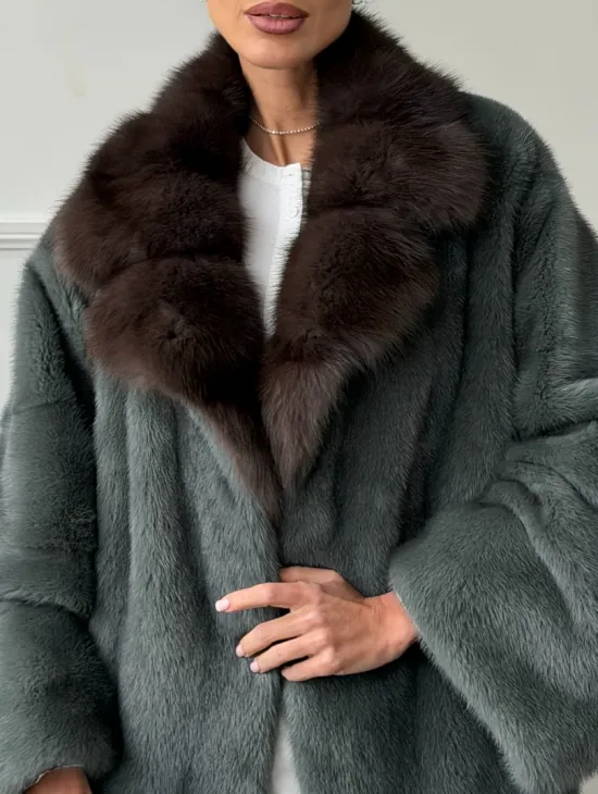 Красивая шуба из меха норки с воротником из куницы - фото 1