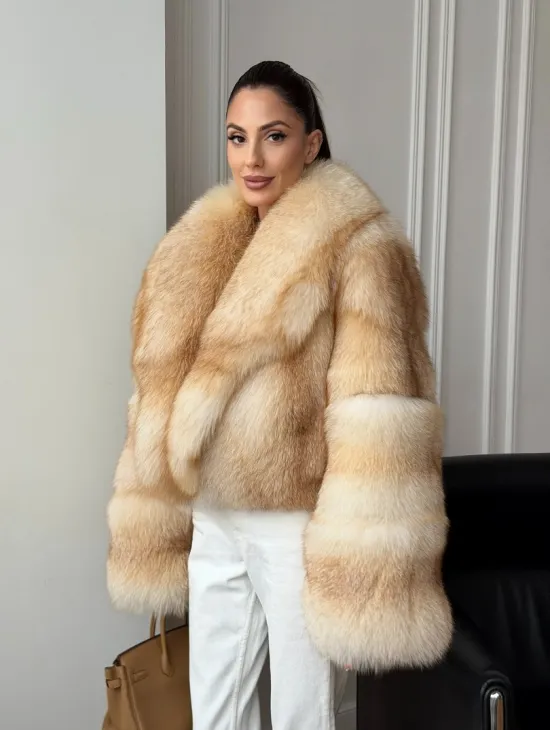 Полушубок-кроп с шалевым воротником из меха песца - фото 9