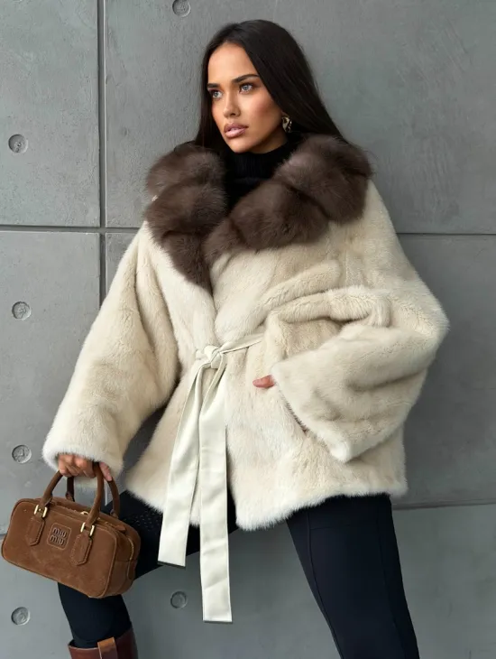 Светлая норковая шуба oversize - воротник куница - фото 7