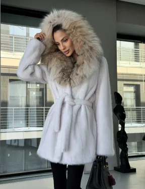 Белая шуба с капюшоном из рыси - фото 15