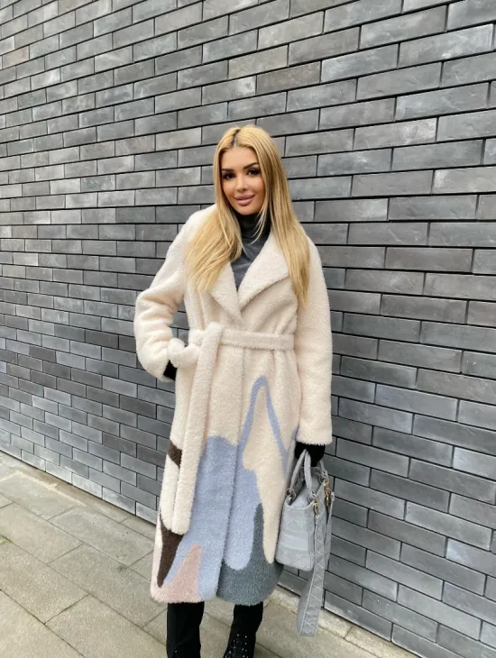 Шуба тедди из натуральной шерсти с английским воротником - фото 1