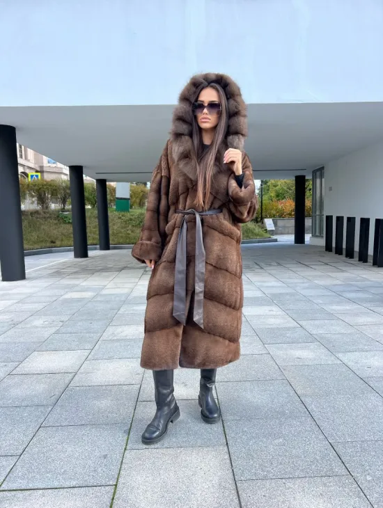 Шуба из аукционной норки NAFA MINK с капюшоном из меха куницы - фото 9