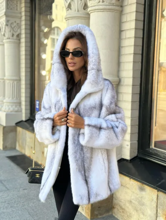 Шуба норковая крестовка Silver Cross с капюшоном - фото 2